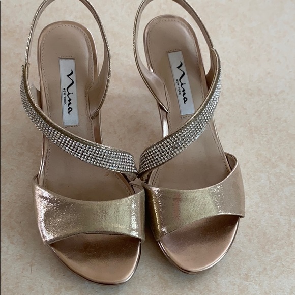 Gold Sandles with heels - Picture 5 of 5